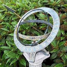 Sonnenuhr Fur Den Garten Kaleidos Gartentraum De Sonnenuhr Sonnenuhren Garten Uhren