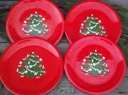 A christmas tree is a blank canvas that you can turn into a work of art. 4 Red And Green Christmas Tree Dinner Plates Waechtersbach Pottery
