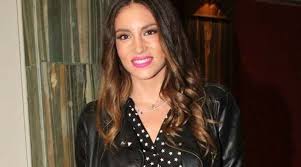 Διώροφο διαμέρισμα 162 m² στην αθήνα. A8hna Oikonomakoy Menei Sto Spiti Kai Mas Deixnei Toys Kalogymnasmenoys Koiliakoys Ths Fwtos Irafina