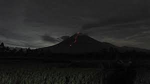Seperti diketahui, gunung semeru mengalami erupsi pada sabtu (16/1) sore. Ukru1wmyy9wf2m