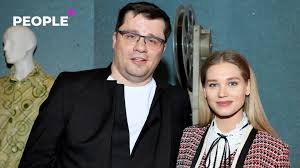 В калининграде стартовали съемки романтической комедии «хочу замуж» с милошем биковичем, кристиной асмус, сергеем гилевым и. Kristina Asmus Nameknula Na Novyj Roman Posle Razvoda S Garikom Harlamovym People Uz