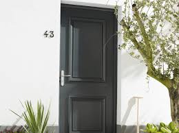 La pose de la porte d'entrée est terminée, il faut maintenant procéder aux réglages. Poser Une Porte D Entree Leroy Merlin