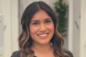 Sarah Bhatti's Instagram, Twitter & Facebook