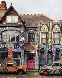 Artist Carrie Reichardt S House Is Covered Almost Entirely In Colourful Mosaics Having Grown Tired Of Gallery Shows Reichar Mosaic House Chiswick Crazy House