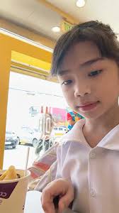 ITO YUNG VIRAL NA NAKI- EAT AND RUN SA JOLIBEE (OK NA SILA BINALIK NA YUNG  BURGER 🍔) HAHAHAHAHAHHA #goodvobes #fbreelsfypシ゚ #viralnews #highlights  #postoftheday #viral #story #wilabaliw #crazy #funny #incident #fypシ゚viral  #trending #