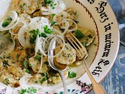 Bayerischer Knodelsalat Ist Ein Rezept Mit Frischen Zutaten Aus Der Kategorie Zwiebelgemuse Probieren Sie Dieses Und Weitere Re Rezepte Bayrische Kuche Knodel