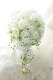 セミキャスケードブーケ ジャスミンをアクセントに ホテルニューグランド様へ 一会 ウエディングの花 ウェディングブーケ ブライダルブーケ 白い花