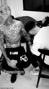 Barker's burns covered 65 percent of his body, and he remained in . Travis Barker Gets Survivor S Guilt Inked Onto The Inside Of His Elbows Aktuelle Boulevard Nachrichten Und Fotogalerien Zu Stars Sternchen