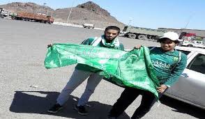 يوجد مقره في مدينة جدة غرب السعودية. Ù…Ø´Ø¬Ø¹Ø§Ù† Ù„Ù€ Ø§Ù„Ø£Ù‡Ù„ÙŠ Ø§Ù„Ø³Ø¹ÙˆØ¯ÙŠ ÙŠÙ†ÙØ°Ø§Ù† ÙˆØ¹Ø¯Ù‡Ù…Ø§ Ø¨Ø§Ù„Ø³ÙŠØ± Ø¹Ù„Ù‰ Ø§Ù„Ø£Ù‚Ø¯Ø§Ù… Ù…Ù† Ø§Ù„Ù…Ø¯ÙŠÙ†Ø© Ø§Ù„Ù…Ù†ÙˆØ±Ø© Ø¥Ù„Ù‰ Ù…Ù‚Ø± Ø§Ù„Ù†Ø§Ø¯ÙŠ Ø¨Ù€ Ø¬Ø¯Ø©
