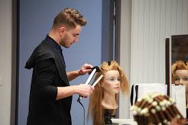 Pour devenir barbier, il faut être coiffeur de formation. Cap Coiffure Campus Des Metiers Et De L Artisanat Indre Et Loire