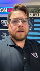 Titans LT Dan Moore Jr. paying his dues to T'Vondre Sweat. Texas vs Texas  A&M.