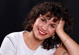 Elena Correa presenta 'Niñas sucias' en la librería El Refugio