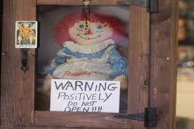 The movie version (left) and the real annabelle (right) flanked by paranormal investigators ed and lorraine warren. Zak Bagans Encounters Real Life Annabelle Doll