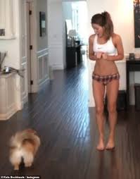 Her father was richard beckinsale, born in nottingham,. Kate Beckinsale S Pet Pommerschen Pooch Hinreissend Ahmt Ihre Bewegungen Aktuelle Boulevard Nachrichten Und Fotogalerien Zu Stars Sternchen