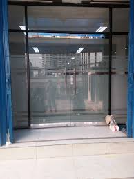 Partisi kaca aluminium dan kaca tempered pintu lipat aluminium. Tukang Bikin Jendela Pintu Kaca Karawang 0821 2429 4458