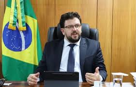 Ex-chefe de gabinete de Lula deixa campanha após inquérito