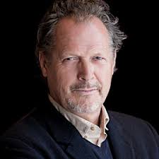 спикер Роберт Халлиган