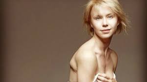 Freedom is the nucleus around which júlia ubrankovics' life revolves. Ubrankovics Julia Melleire Meg Sokaig Emlekezni Fogunk A Tanar Foszereploje Mindent Megmutatott Nlc