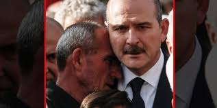 Sedat peker zindaşti, burhan kuzu, ümitcan uygun'la iddialar ortaya attı, ümitcan uygun'un serbest bırakılmasının arkasında i̇çişleri bakanı süleyman soylu'nun olduğunu öne sürdü. Turkiye Yi Aglatan Sehit Babasi Soylu Nun Istifasina Dair Konustu