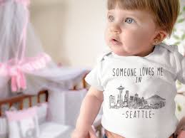 Someone Loves Me in Seattle, Washington Baby Outfit, Baby Shower Gift, Baby  Boy Gift, Pregnancy Reveal, Toddler Shirt, Long Sleeve,