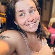 Petra Rowe's Instagram, Twitter & Facebook