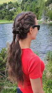 Oftmals ist eine chronische reizung der kopfhaut durch bestimmte inhaltsstoffe von shampoos, haargel oder haarfarben ursächlich für eine juckende kopfhaut. Pin Auf Geflochtene Haare Braided Hair