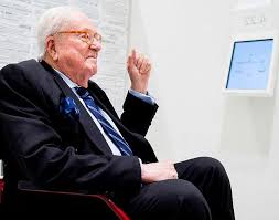 10 à 13 ans de prison pour 7 des principaux responsables. People Jean Marie Le Pen S Est Marie A 92 Ans A Une Jeune Fille De