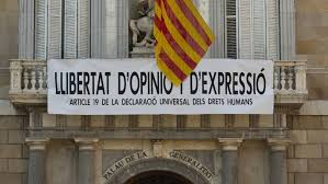 Lazos amarillos: Torra retira los símbolos independentistas de la  Generalitat tras 11 días de pulso | Cataluña | EL PAÍS