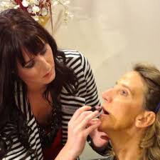 Women battling cancer get beautified, 'Look Good Feel Better'