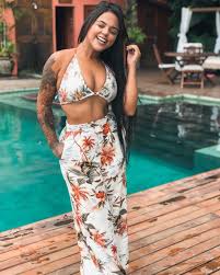 A dama de luxo perfeita! Lays Peace Facebook