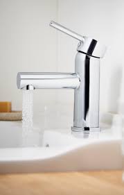 Avec castorama trouvez facilement votre nouveau robinet salle de bains. Ideal Pour Faire Des Economies D Eau Le Mitigeur Goodhome Lazu Offre Une Allure Simple Et Contemporaine S Adapta Castorama Styles De Salles De Bain Mitigeur