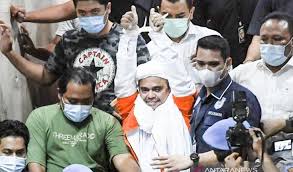 Afp presiden harus segera mengeluarkan instruksi, agar polri segera menangkap ahok, ujar rizieq, jumat (4/11) sore di. Pakai Tabung Oksigen Rizieq Shihab Jatuh Sakit Di Penjara Merahputih