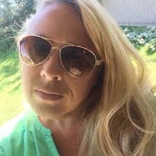 Jennifer Packwood's Instagram, Twitter & Facebook