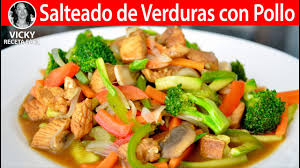 Mientras las pechugas de pollo se está cocinando, asa los. Salteado De Verduras Con Pollo Vickyrecetafacil Youtube