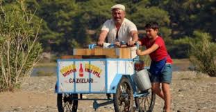 Haberin tümünü okumak için tıklayın. Babamin Ceketi Filmi Nerede Cekildi Kac Yilinda Ne Zaman Cekildi Oyunculari Kim Hangi Kanalda