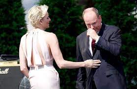 Albert De Monaco Grande Emotion Sur Le Rocher Pour Ses 10 Ans De Regne Monaco Prince Albert Princesse Caroline De Monaco