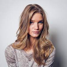 Natural Dark Blonde Hair With Highlights Hair Natural Darkblonde Rosiehuntingtonwhiteley Ecaille Hair Hair Styles Ecaille Hair Color