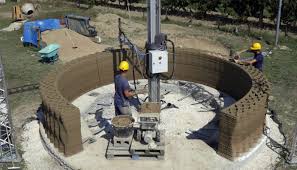 Holz unter der erde funktioniert nur, wenn es luft bekommt, also keinen direkten kontakt mit dem erdreich hat, sonst fault es. Gaia Ein Aus Erde Und Abfallen Gedrucktes Haus 3dnatives