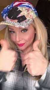 Candy Klimes's Instagram, Twitter & Facebook