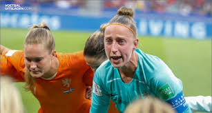 Captain sari van veenendaal zit op de bank. Sari Van Veenendaal De Muur Van De Oranje Leeuwinnen