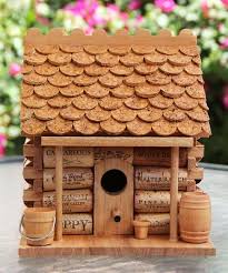 1001 Idees Pour Fabriquer Un Nichoir A Oiseaux Parfait Nichoir En Liege De Vin Nichoir Bouchons De Liege