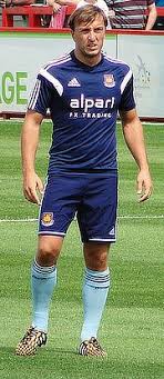 Mark james noble (born 8 may 1987) is an english professional footballer who plays as a central midfielder and is captain of west ham united. Mark Noble Wikipedia Tiáº¿ng Viá»‡t