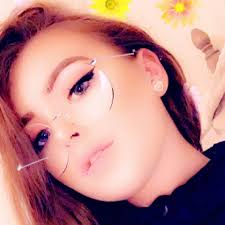 Molly Hannah's Instagram, Twitter & Facebook