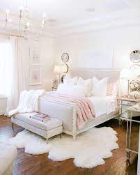 A cool girlish bedroom with a grey bed, pink and neutral bedding, a blush rug, a beaded chandelier and touches of gold. 20 Feminine Master Bedrooms The Marble Home Schlafzimmer Design Zimmer Zimmer Einrichten