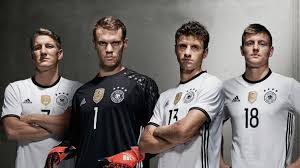 Das neue dfb trikot mit namen und nummer bestellen Deutschland Trikot 2016 Das Tragt Die Nationalmannschaft