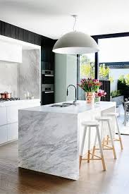 Multifonctions, l'ilot central se décline dans tous les styles et pour tous les budgets. Cuisine Avec Ilot Central 27 Idees Inspirations Homelisty Cuisine Moderne Cuisine Contemporaine Ilots Central Cuisine