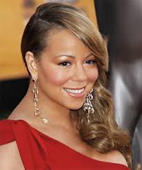 Mariah looks amazing with this long, smooth hairstyle that features a center part and long side swept layers/fringe on each side of the face. Mariah Carey Long Wavy Light Caramel Brunette Hairstyle