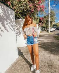 What's fascinating in bad bunny's case is the nature in which his relationship is being ridiculed. Bad Bunny Girlfriend Home Facebook