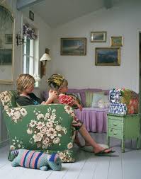 Love The Colors And Love That Floral Chair Floral Couch Floral Sofa Vintage House