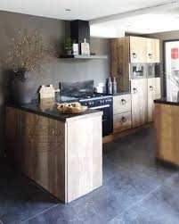 bekijk de foto van ineke de jong met als titel deze steigerhouten keuken wordt op maat gemaakt en andere inspirere keuken idee keuken interieur keuken ontwerp